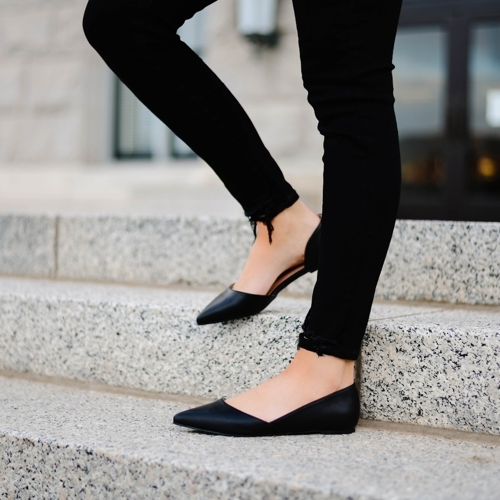 JOURNEE COLLECTION CORTNI FLAT IN BLACK• 8 - Picture 3 of 6